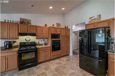 1396 Cascade Dr, Lebanon, OR 97355 - Photo 9