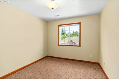 4060 Hampshire Ln, Eugene, OR 97404 - Photo 23