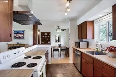 13614 SE Harrison Ct, Portland, OR 97233 - Photo 17