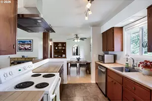 13614 SE Harrison Ct, Portland, OR 97233 - Photo 17