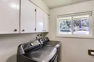 13614 SE Harrison Ct, Portland, OR 97233 - Photo 21