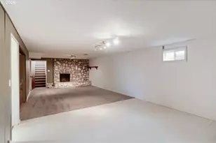 13614 SE Harrison Ct, Portland, OR 97233 - Photo 33