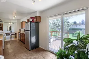13614 SE Harrison Ct, Portland, OR 97233 - Photo 19