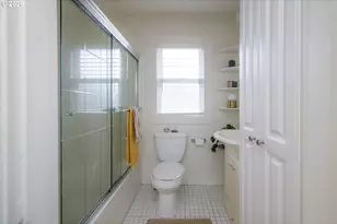 8015 SE Bush St, Portland, OR 97206 - Photo 25