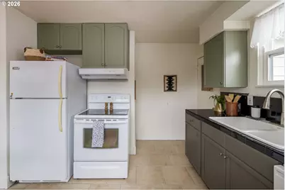 8015 SE Bush St, Portland, OR 97206 - Photo 17