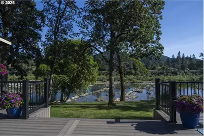 418 Rivershore Dr, Roseburg, OR 97470 - Photo 3