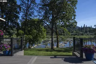 418 Rivershore Dr, Roseburg, OR 97470 - Photo 3