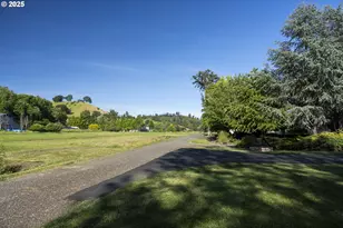 418 Rivershore Dr, Roseburg, OR 97470 - Photo 45