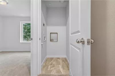 9253 E Burnside St, Portland, OR 97216 - Photo 15