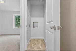 9253 E Burnside St, Portland, OR 97216 - Photo 15