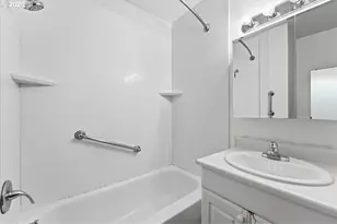 6835 SW Capitol Hill Rd, Portland, OR 97219 - Photo 23