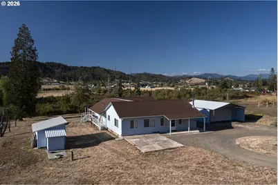 582 Valley View Rd, Sutherlin, OR 97479 - Photo 1