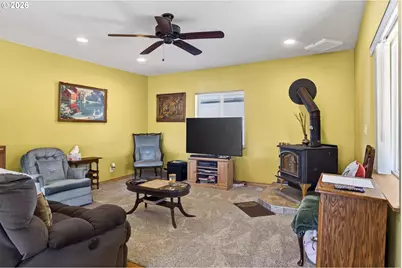 582 Valley View Rd, Sutherlin, OR 97479 - Photo 13