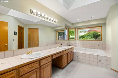 14230 Dolph Ct, Lake Oswego, OR 97034 - Photo 23