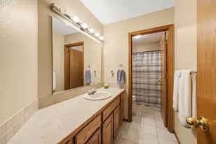 14230 Dolph Ct, Lake Oswego, OR 97034 - Photo 27
