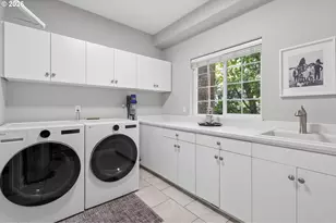 1919 NW Runnymeade Ct, Portland, OR 97229 - Photo 23