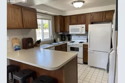 1340 9th St #1, Florence, OR 97439 - Photo 9
