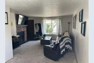 1340 9th St #1, Florence, OR 97439 - Photo 5