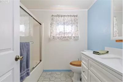 490 Char St, Roseburg, OR 97471 - Photo 23