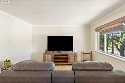 490 Char St, Roseburg, OR 97471 - Photo 17