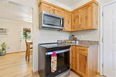 490 Char St, Roseburg, OR 97471 - Photo 7
