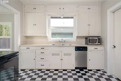 8310 NE Sacramento St, Portland, OR 97220 - Photo 7