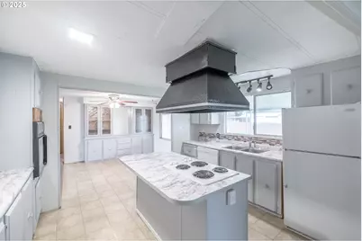 32300 Old Oak Dr, Tangent, OR 97389 - Photo 15