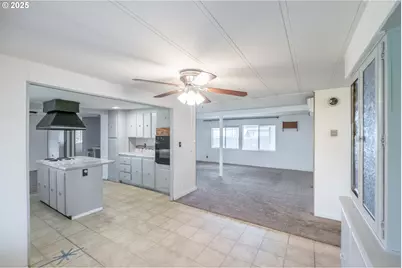 32300 Old Oak Dr, Tangent, OR 97389 - Photo 11