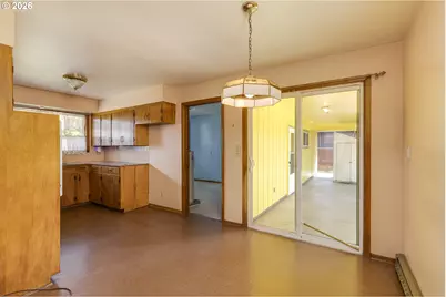 252 NW 14th St, McMinnville, OR 97128 - Photo 5