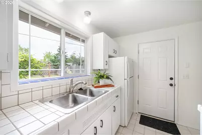 820 E 35th Ave, Eugene, OR 97405 - Photo 25
