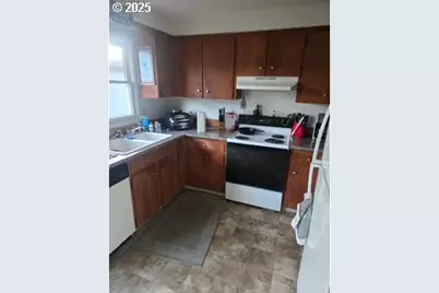 220 Gardenia Dr, Salem, OR 97303 - Photo 7