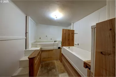 3162 Marine Dr, Astoria, OR 97103 - Photo 35