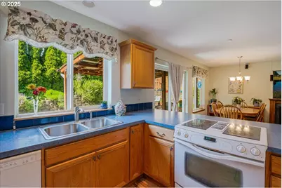 287 SW Oliver Ct, Dundee, OR 97115 - Photo 19