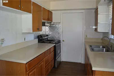 641 SE 148th Ave, Portland, OR 97233 - Photo 11