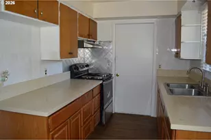 641 SE 148th Ave, Portland, OR 97233 - Photo 11