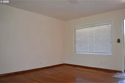 641 SE 148th Ave, Portland, OR 97233 - Photo 3