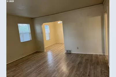 8305 SE Rhone St, Portland, OR 97266 - Photo 5