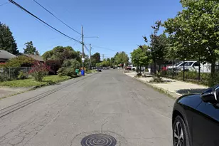 8305 SE Rhone St, Portland, OR 97266 - Photo 3