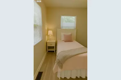 8305 SE Rhone St, Portland, OR 97266 - Photo 7