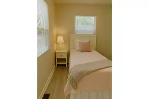 8305 SE Rhone St, Portland, OR 97266 - Photo 7