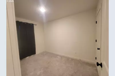 12088 SE Pine St, Portland, OR 97216 - Photo 9