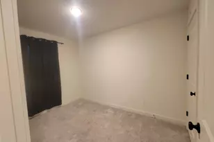 12088 SE Pine St, Portland, OR 97216 - Photo 9