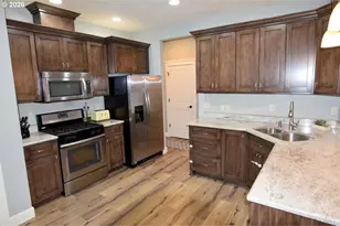 2335 Maplewood Dr S, Salem, OR 97306 - Photo 7