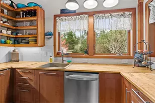 4975 Heceta Beach Rd, Florence, OR 97439 - Photo 15