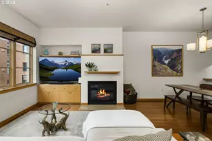 725 NW 10th Ave, Portland, OR 97209 - Photo 17