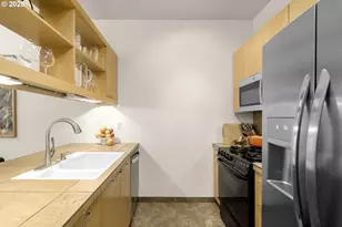 725 NW 10th Ave, Portland, OR 97209 - Photo 9