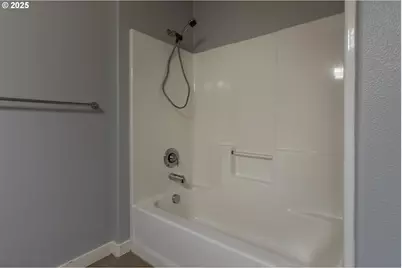 654 NE Garswood Ln, Hillsboro, OR 97006 - Photo 11