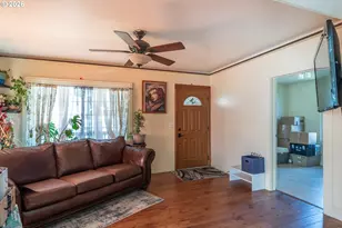 597 SE Ramp St, Roseburg, OR 97470 - Photo 33