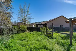 597 SE Ramp St, Roseburg, OR 97470 - Photo 17