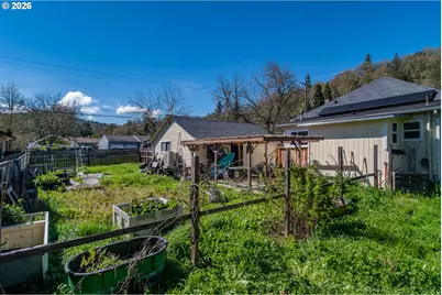 597 SE Ramp St, Roseburg, OR 97470 - Photo 19